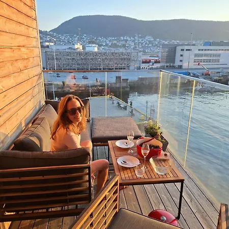 Luxury By The Sea - In The Middle Of * Bergen